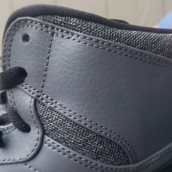 AIR JORDAN RETRO 1 - Picture 12 of 15